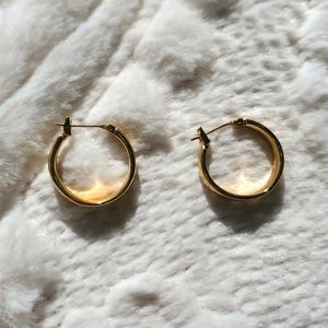14 KT yellow gold hoop earrings